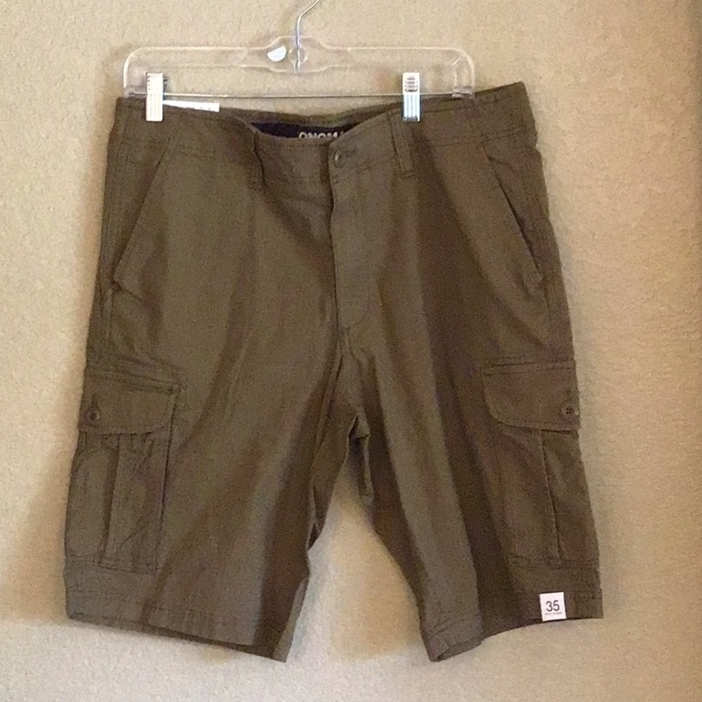 Kohl’s Sonoma men’s cargo short.     Size35.  Dark khaki color